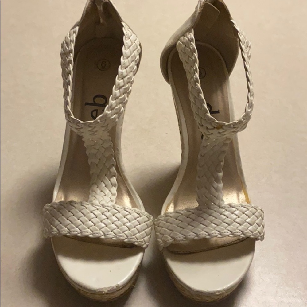 Women’s wedge sandal size 6